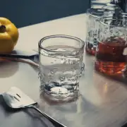 一杯水在桌面上滴了几秒钟如果这杯水是放在桌子上的话它是如何消失的?